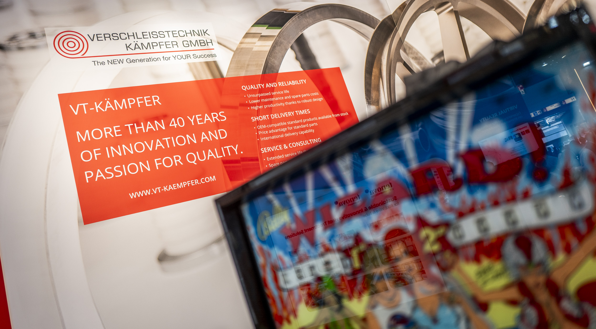 Drahtziehwerkzeuge mit keramischen Oberflächen Wire Düsseldorf 2026 Messestand Detail VT Kämpfer Branding Draht- und Kabelindustrie – trade fair booth detail branding wire Düsseldorf 2026