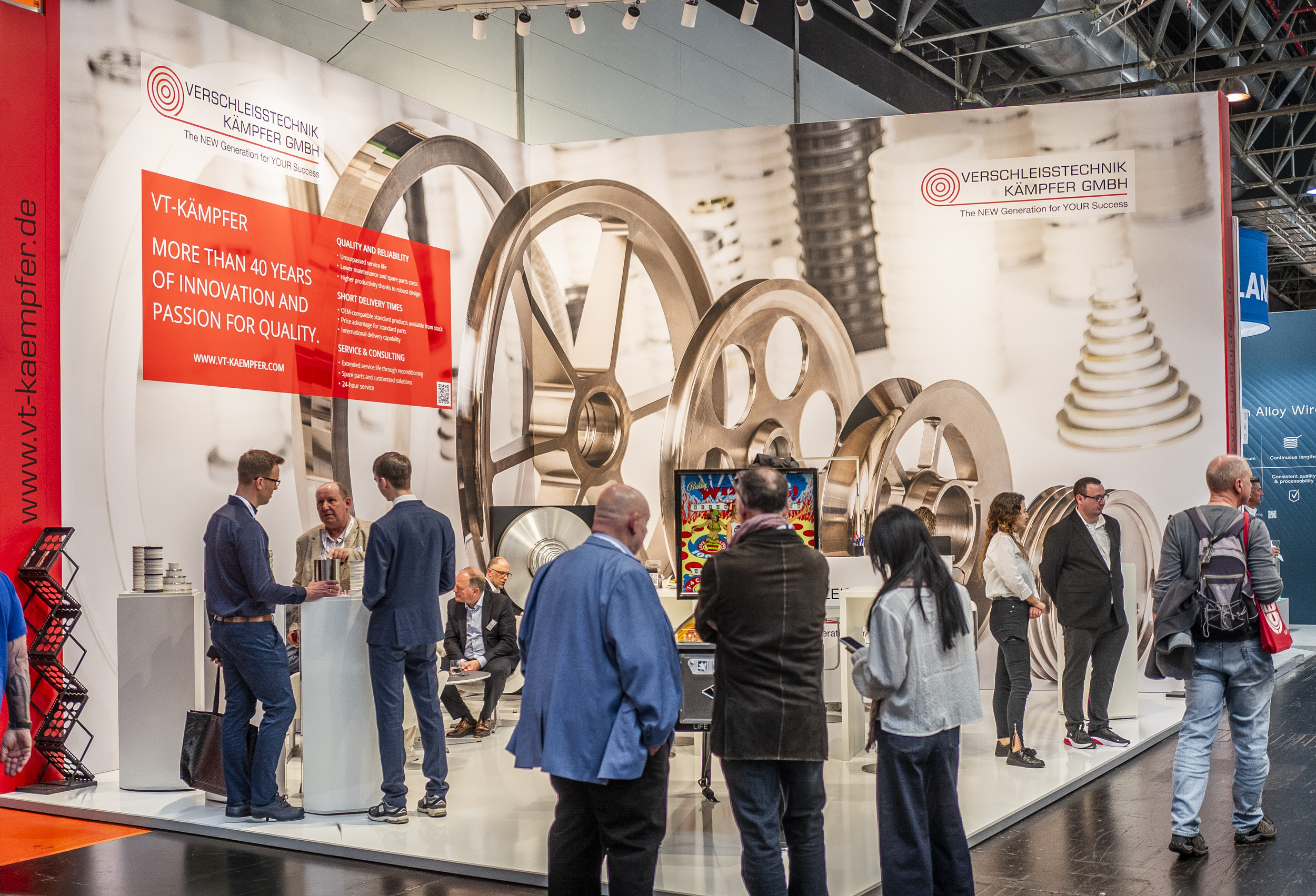 Drahtziehwerkzeuge mit keramischen Oberflächen Wire Düsseldorf 2026 Messestand VT Kämpfer Besucher Halle 10 Stand A55 Drahtindustrie – trade fair booth visitors wire Düsseldorf 2026