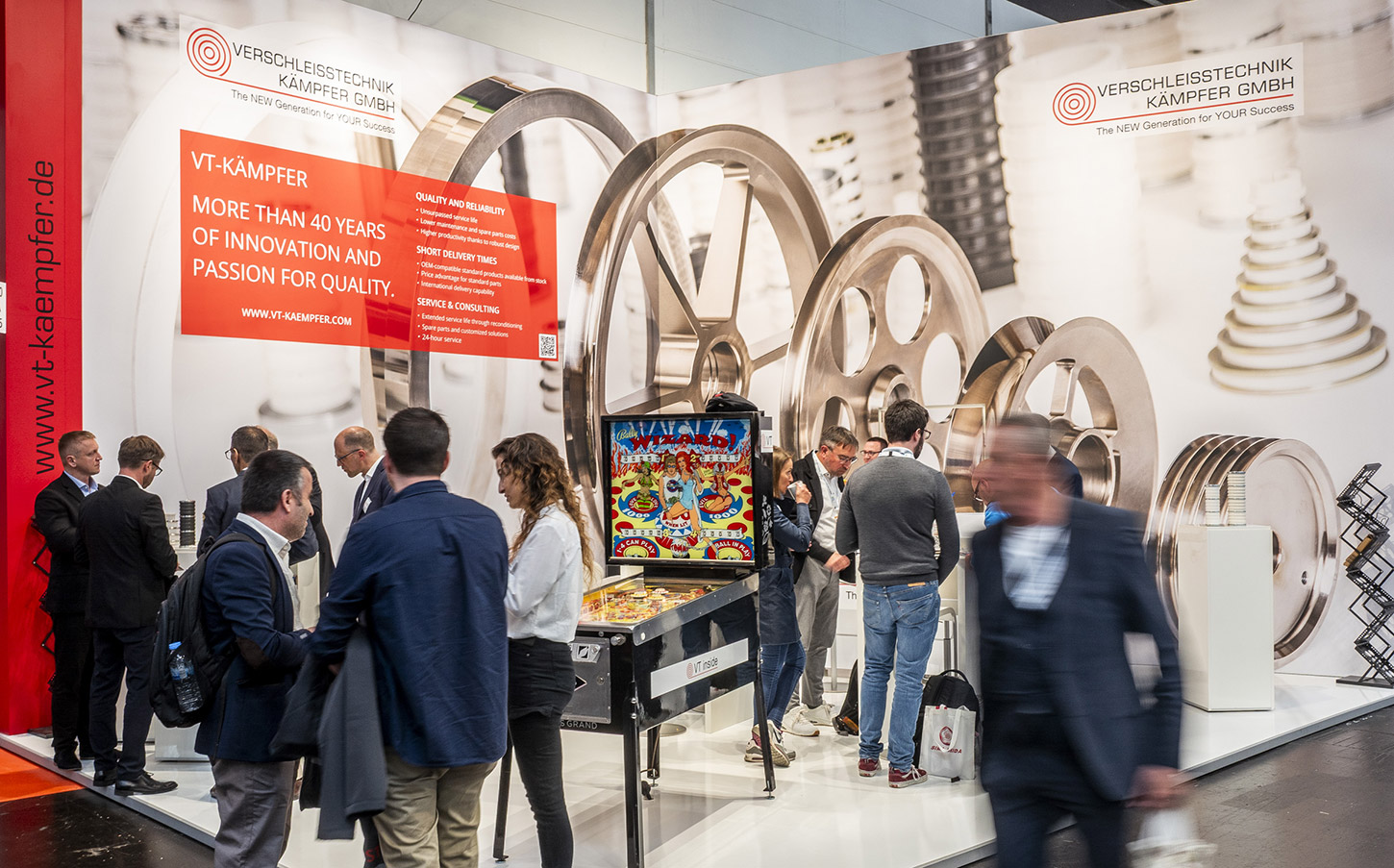 Wire Düsseldorf 2026 Messestand der VT Kämpfer mit Fachgesprächen und Besuchern Halle 10 Stand A55 Draht- und Kabelindustrie